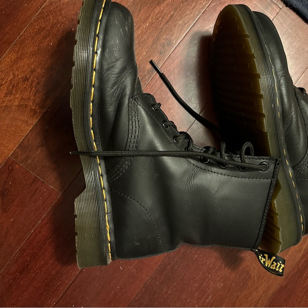 Dr Doc Martens Black 100% Leather Boots with Embroidered Red Roses 1460 Vonda 9 - Picture 11 of 14